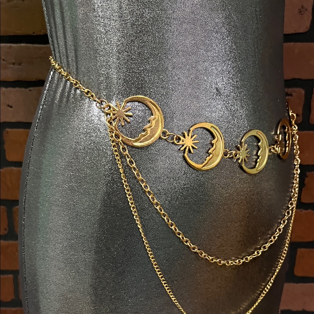 Gold Moon and Star Chain Belt - Picture 5 of 5